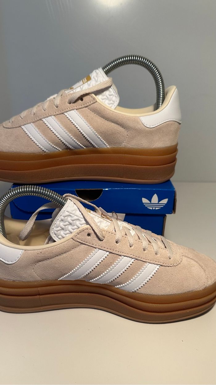 Adidas Gazelle Bold wonder white gold-met - taille 37 1/3 - photo numéro 5