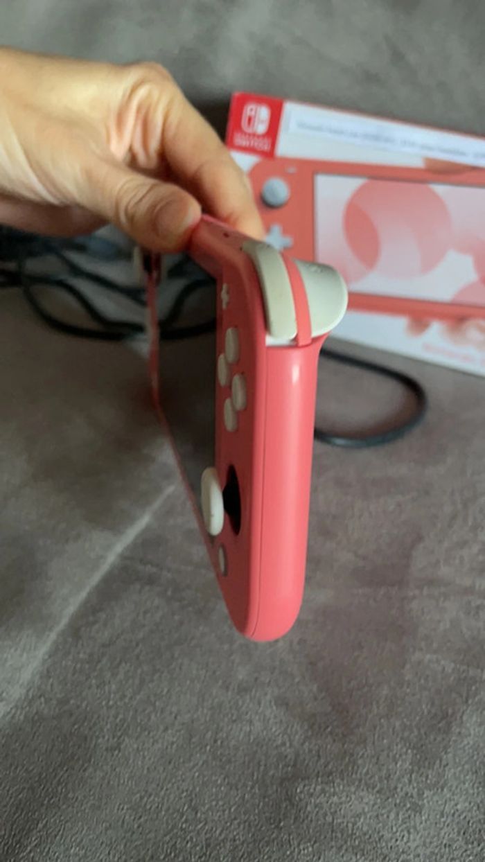 Nintendo Swtch Lite Corail état neuf - photo numéro 4
