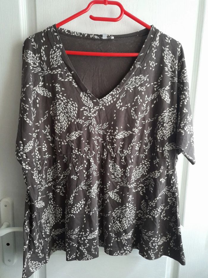 T-shirt marron feuillage