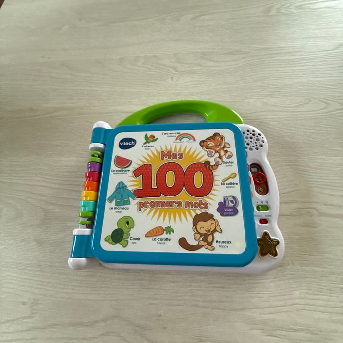 Livre interactif les 100 premiers mots vtech