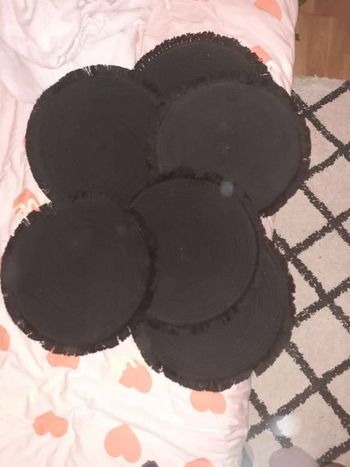 6 dessous d'assiettes.