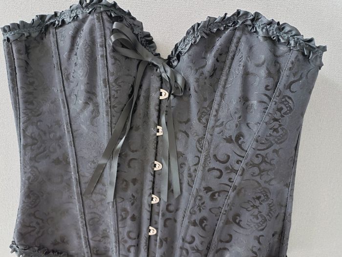 Corset noir et string assorti neuf - photo numéro 10