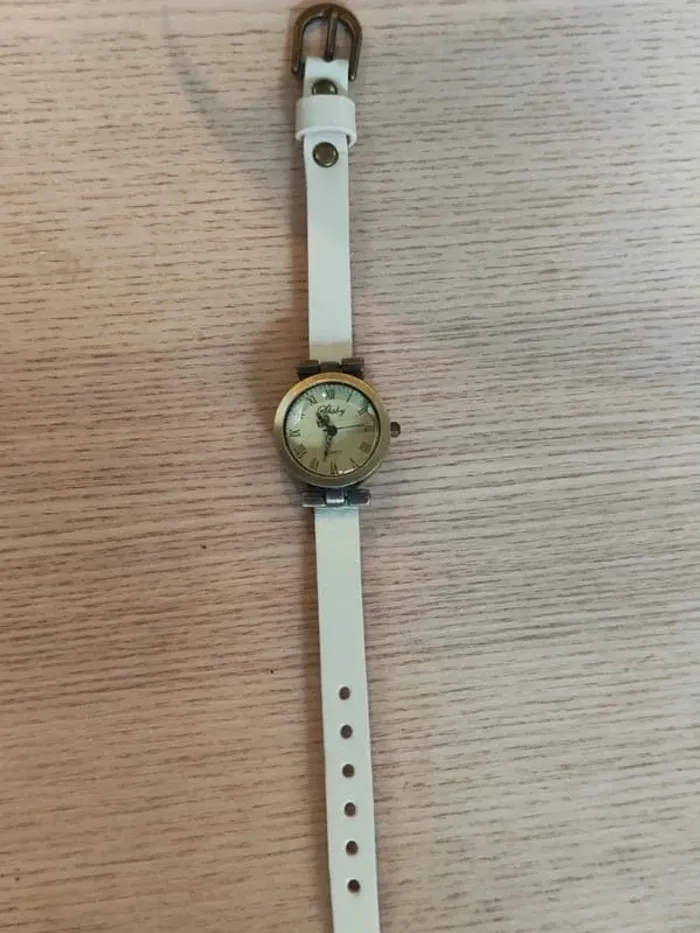 Montre blanche, mouvante, style vintage - photo numéro 3