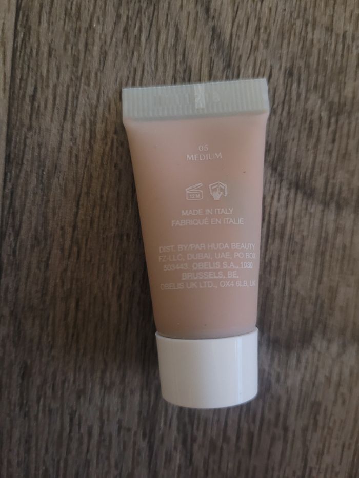 Fluide teinté Glowish by Hudabeauty - photo numéro 2
