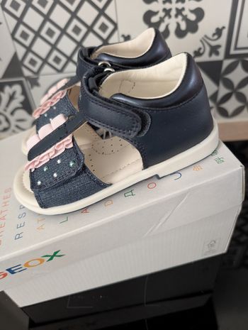 Sandales d'été fille. Doublure en cuir tout doux. Taille 25. Neuf. Geox 