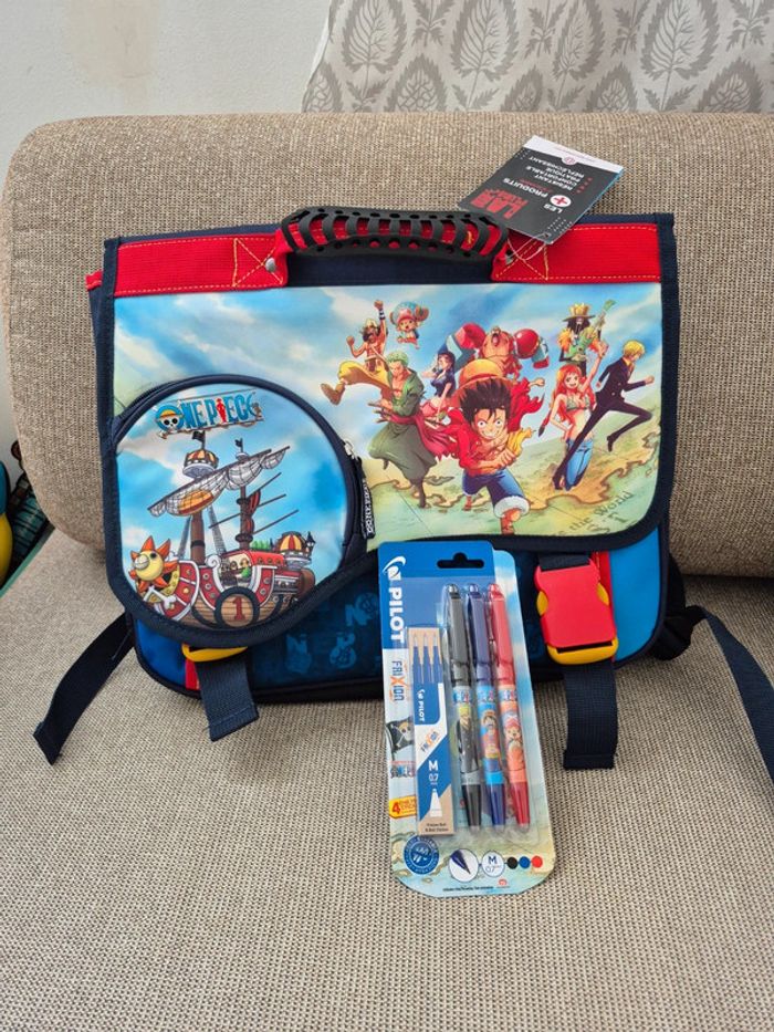 Cartable primaire OnePiece 38cm + 3 stylos Pilot OnePiece avec recharge