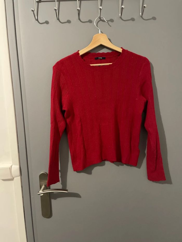 Petit pull rouge