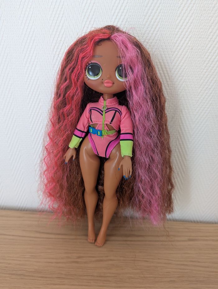 Poupée lol omg coral waves