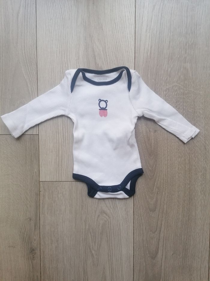 Lot bodies 1 mois - photo numéro 2