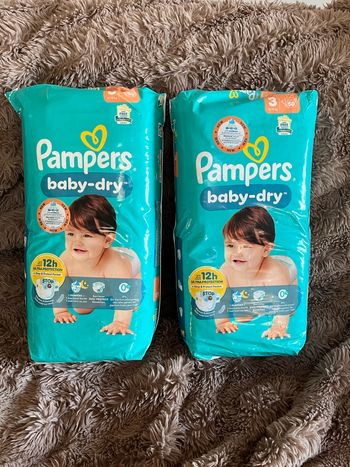 Lot de paquets de couches  Pampers baby-dry taille 3 