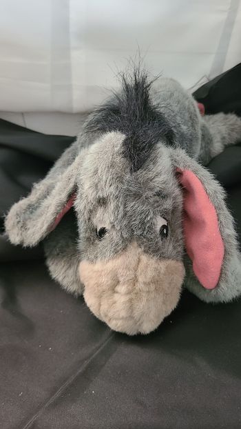 Peluche Bourriquet WALT DISNEY âne allongé gris foncé Disney 35 cm