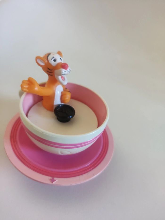 Figurine Tigrou dans tasse à thé roulante / Disney - photo numéro 4