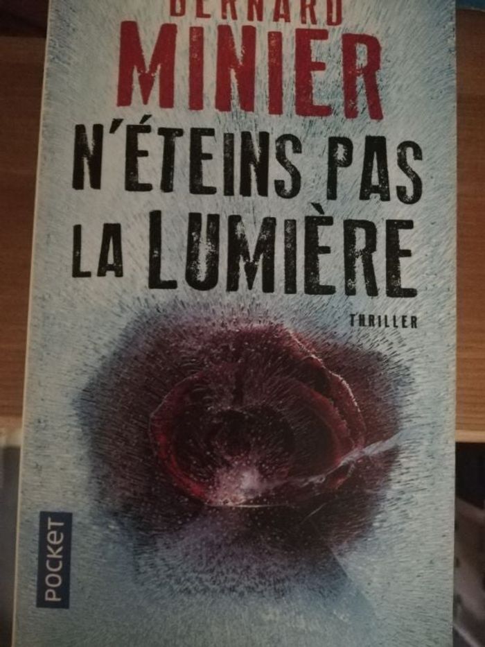 Bernard Minier. N'éteins pas la lumière.