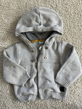 Gilet à capuche gris marque Obaïbi taille 23 mois