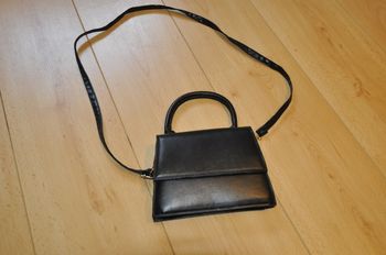 Sac noir 20x15cm avec bandoulière neuf jamais utilisé