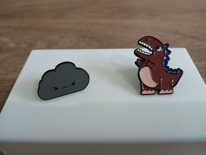 🦖🌧️ Lot 7 – pins Dinosaure & nuage gris