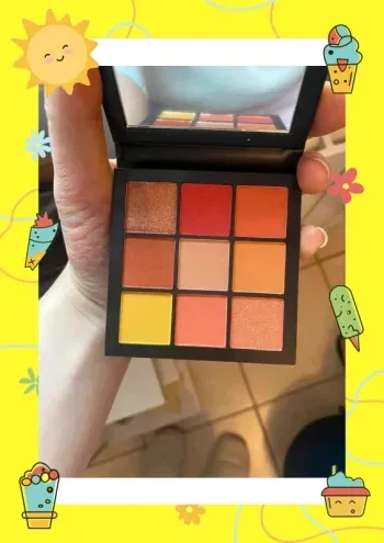 Huda beauty Coral obsessions palette