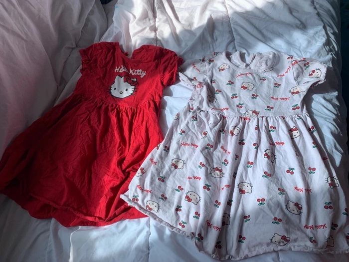 2 robes Hello Kitty