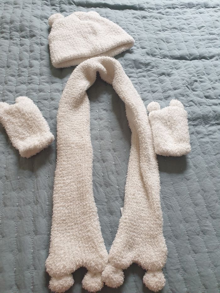 Ensemble écharpe, bonnet et gants