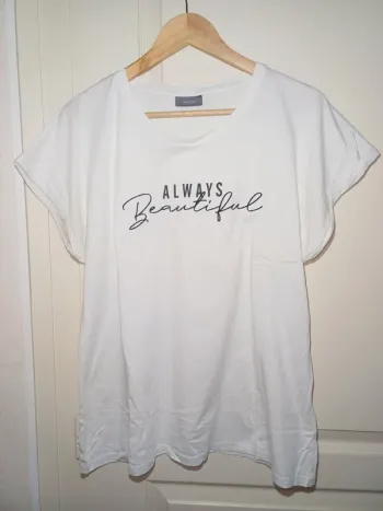 T-shirt Yessica