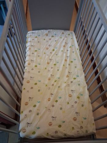 Lit à barreaux bébé