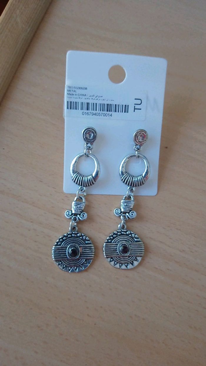 Boucle d oreille neuve - photo numéro 2