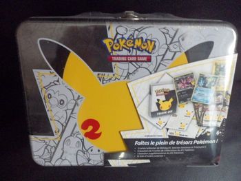 Valisette Pokémon Célébrations 25 ans sous scellé d'origine. 