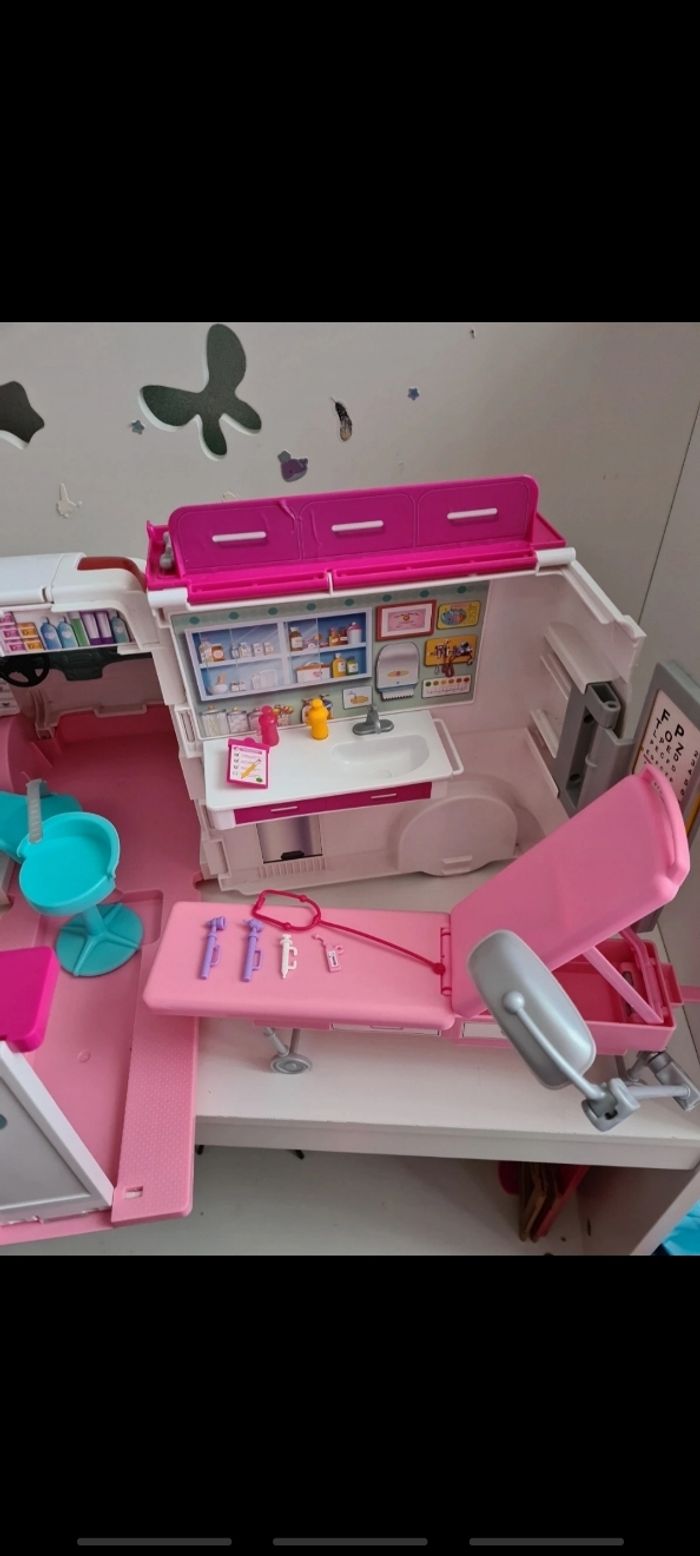 Ambulance Barbie - photo numéro 3