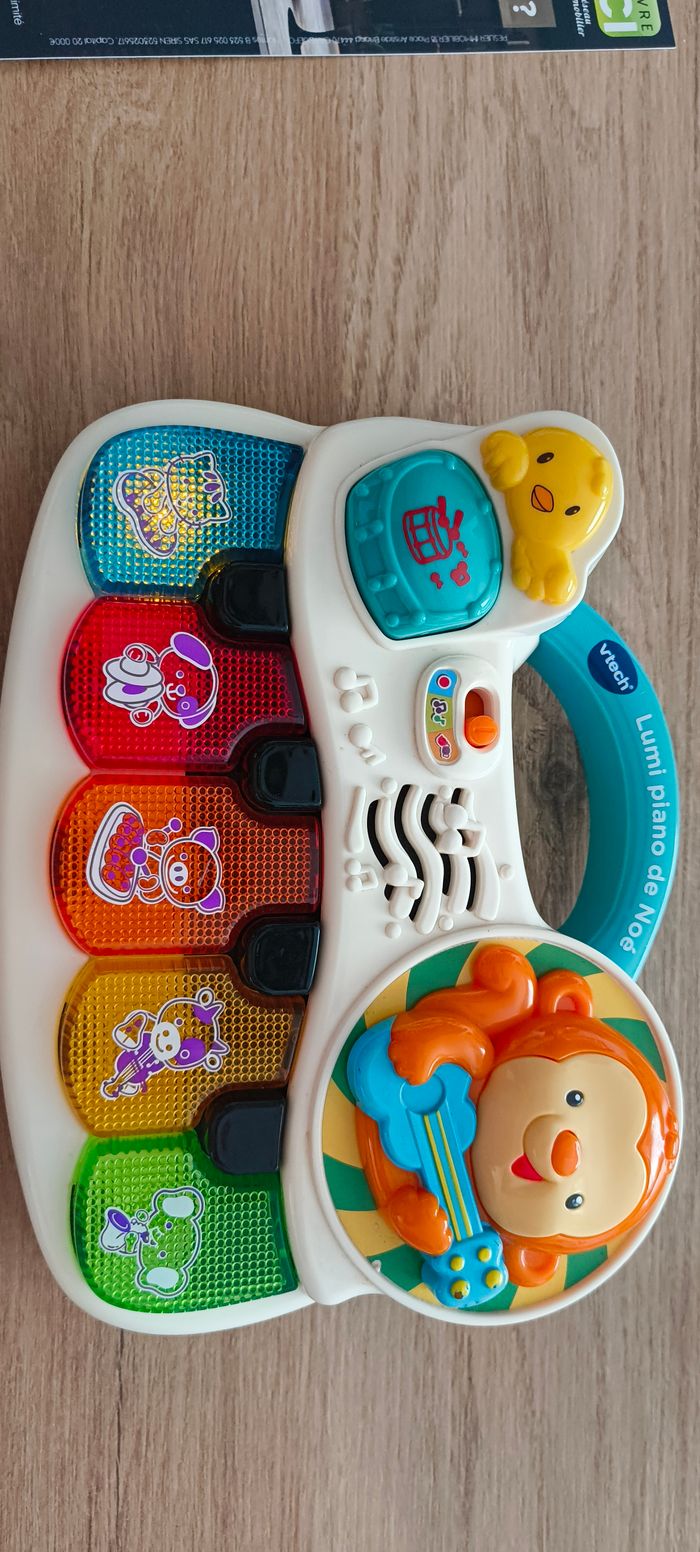 Le piano lumineux de Noé VTech très bon état - photo numéro 3