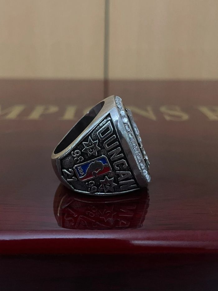 Bague NBA Lakers - photo numéro 3