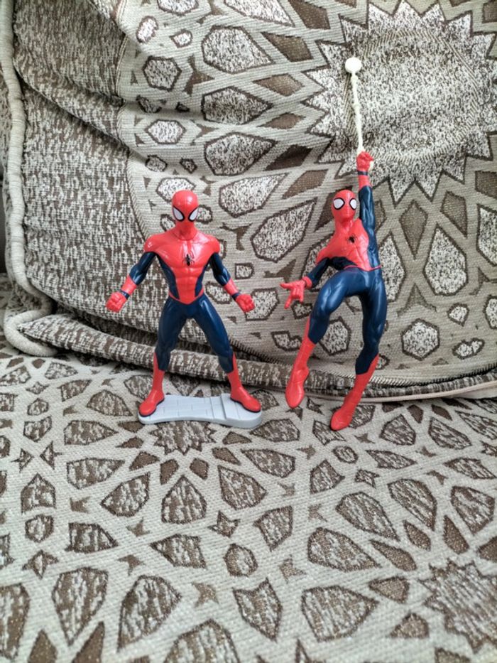 Lot de 2 figurines spiderman