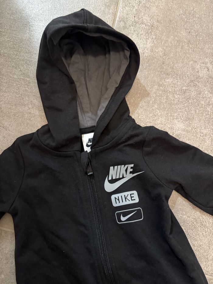 Combinaison Nike - photo numéro 2