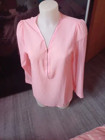 Jolie blouse rose zippée en voile taille M