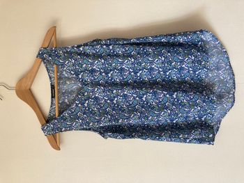 blouse fleuri sans manches