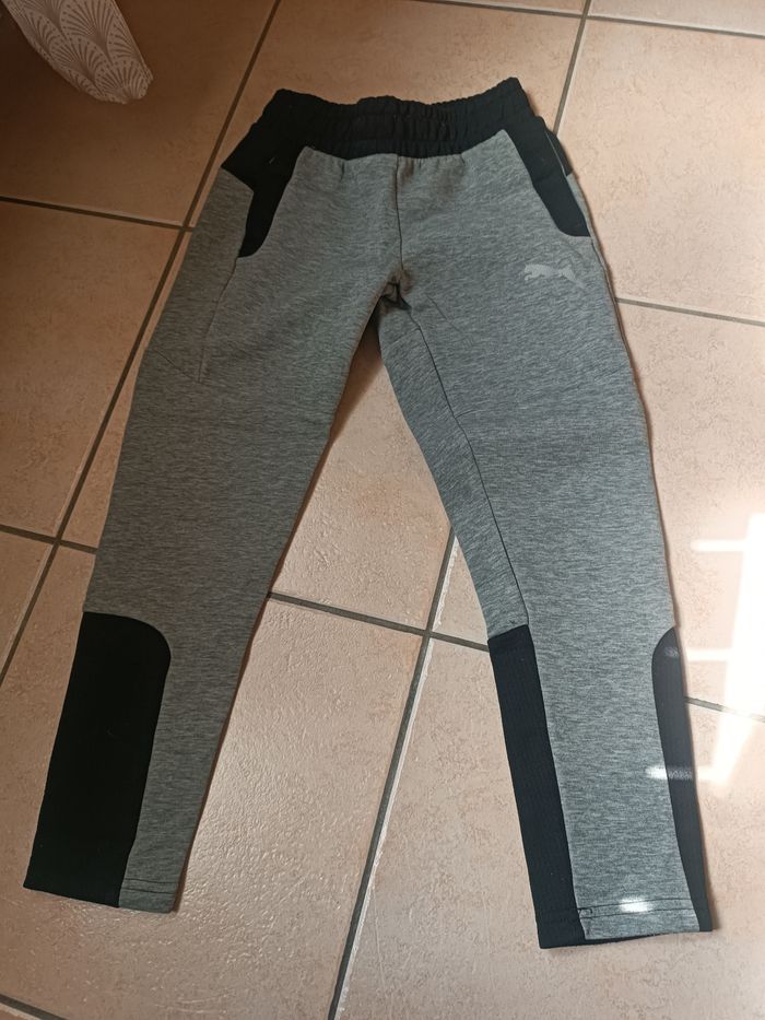 Pantalon jogging gris et noir Puma 7-8 ans