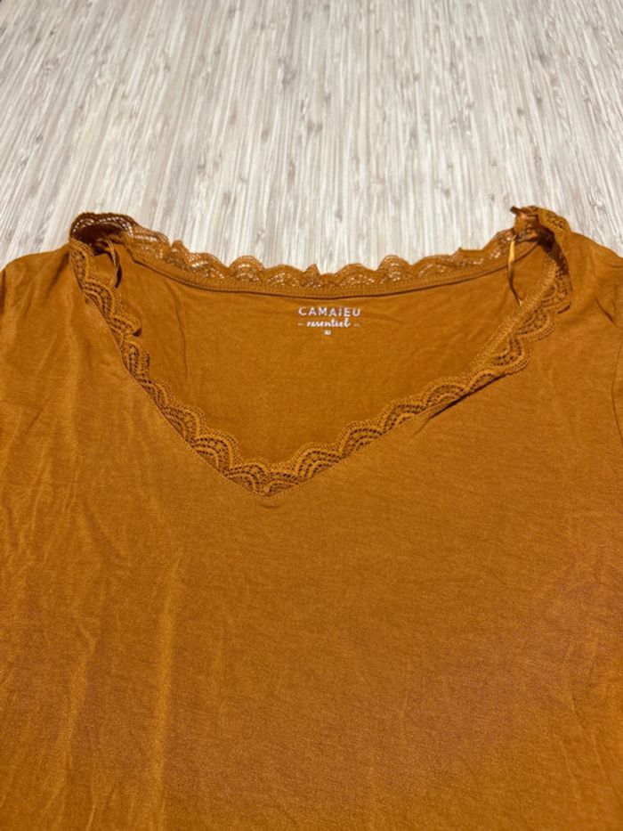 Haut teeshirt manches longues camaïeu xl 42 col V dentelle jaune moutarde camel - photo numéro 2