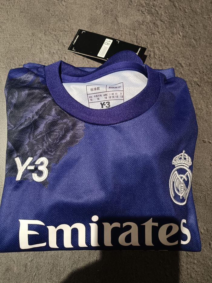 Tenue foot Real Madrid édition 120 ans violet. T18 - photo numéro 2