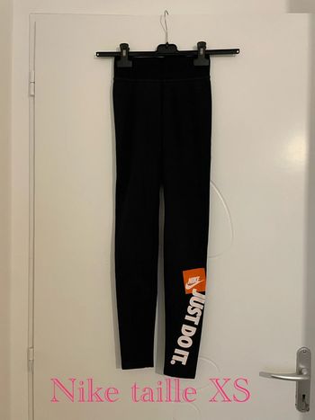 Legging de sport extensible noir à motifs rouge et blanc taille haute élastique Nike taille XS