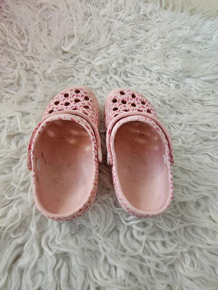 Sabots en plastique style Crocs taille 24 - photo numéro 2
