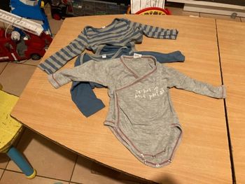 Lot de3 bodys manches longues taille 62/68cm