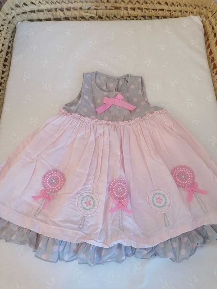 Robe avec volant et rubans