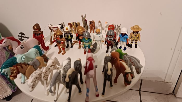 Playmobil figurines et chevaux - photo numéro 2