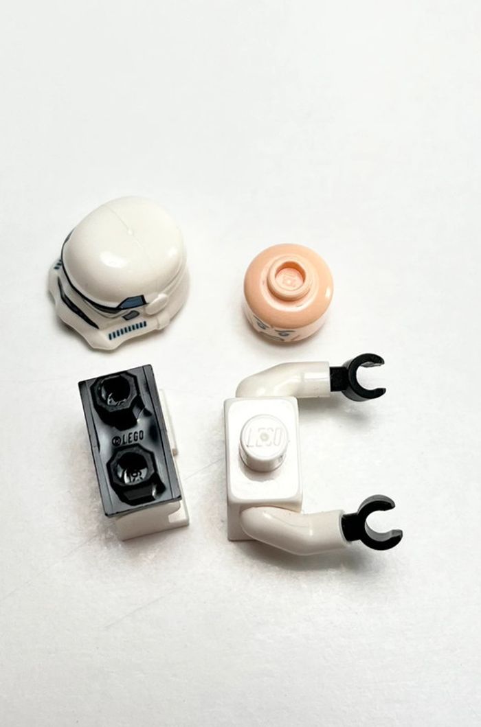LEGO - StarWars : Figurine Stormtrooper avec casque Ref. SW0585 - photo numéro 5