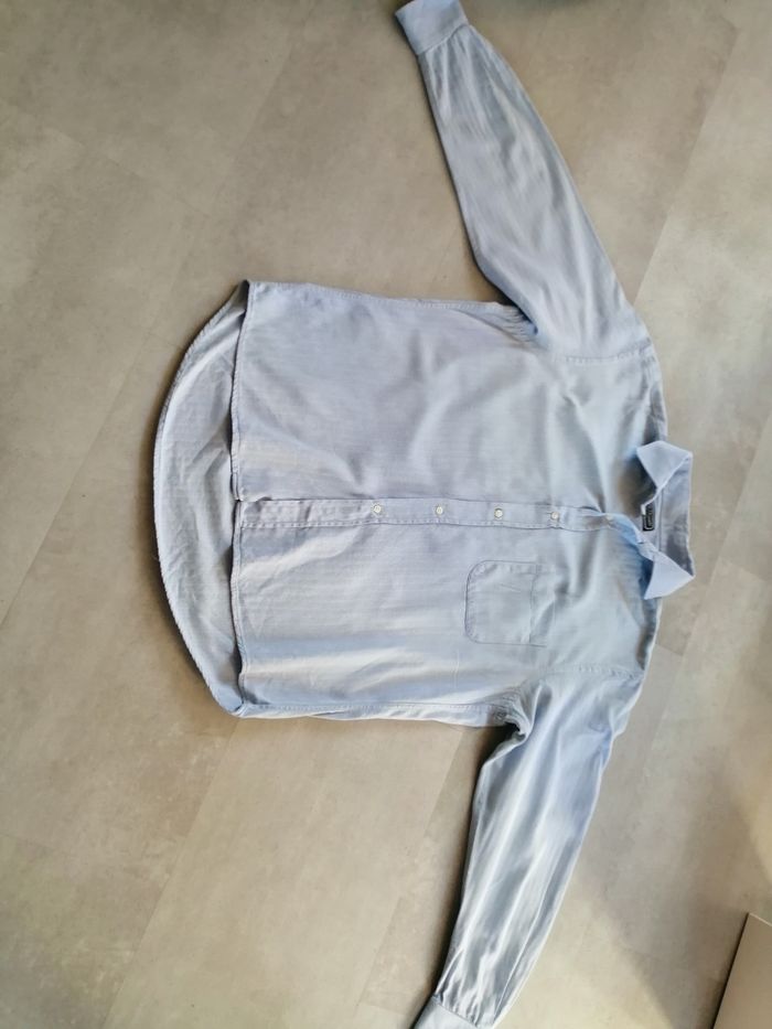 chemise manches longues bleu clair taille 3 Mario Dessuti (traces derrières) - photo numéro 2