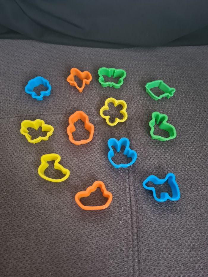 Lot 12 emportes pièces