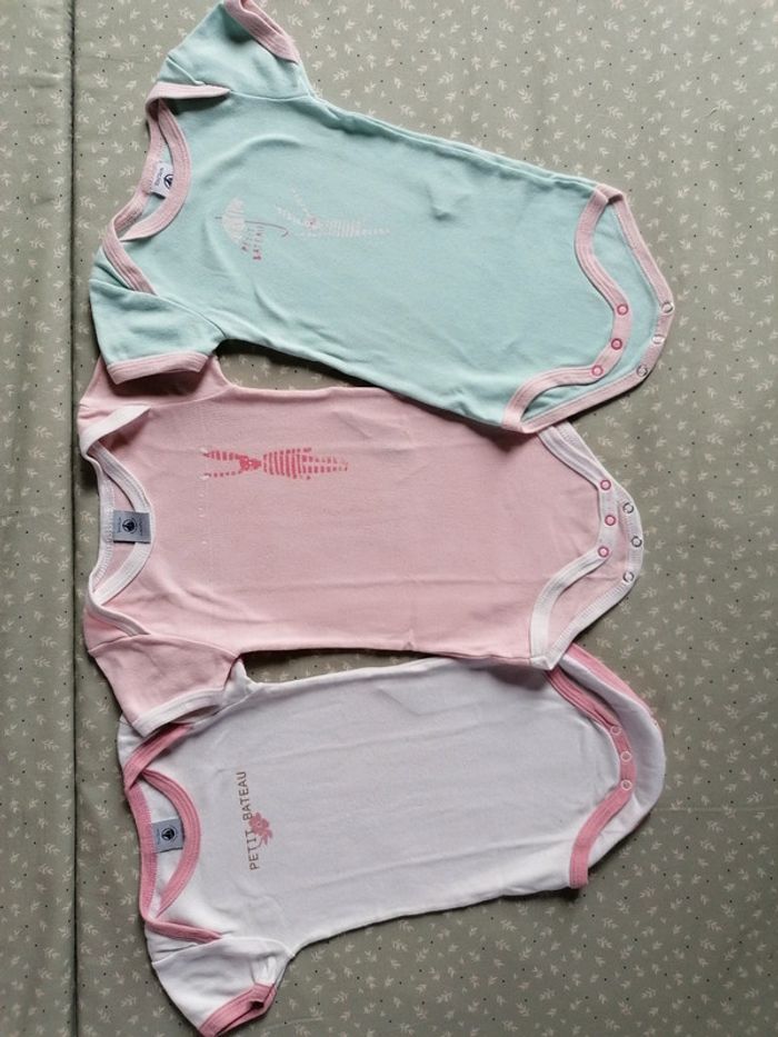 Lot de 3 bodies MC Petit Bateau 12 mois