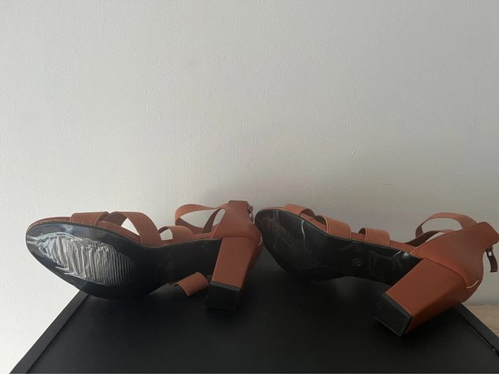 Chaussures à talon femme t 39 (neuf) - photo numéro 3
