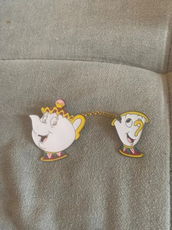 Pin’s Mme Samovar/zip la belle et la bête