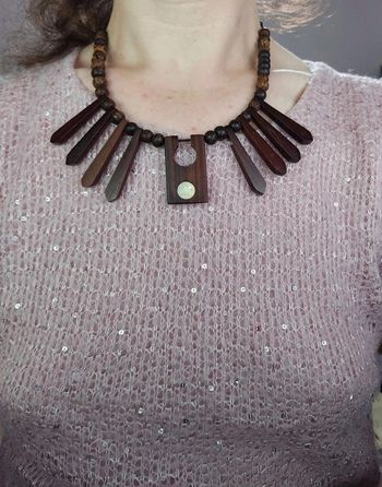 Collier en bois