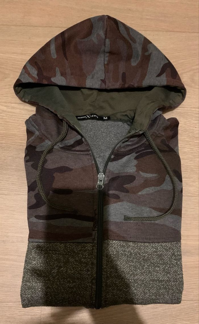 Gilet et tee shirt motif militaire taille exactement 16ans